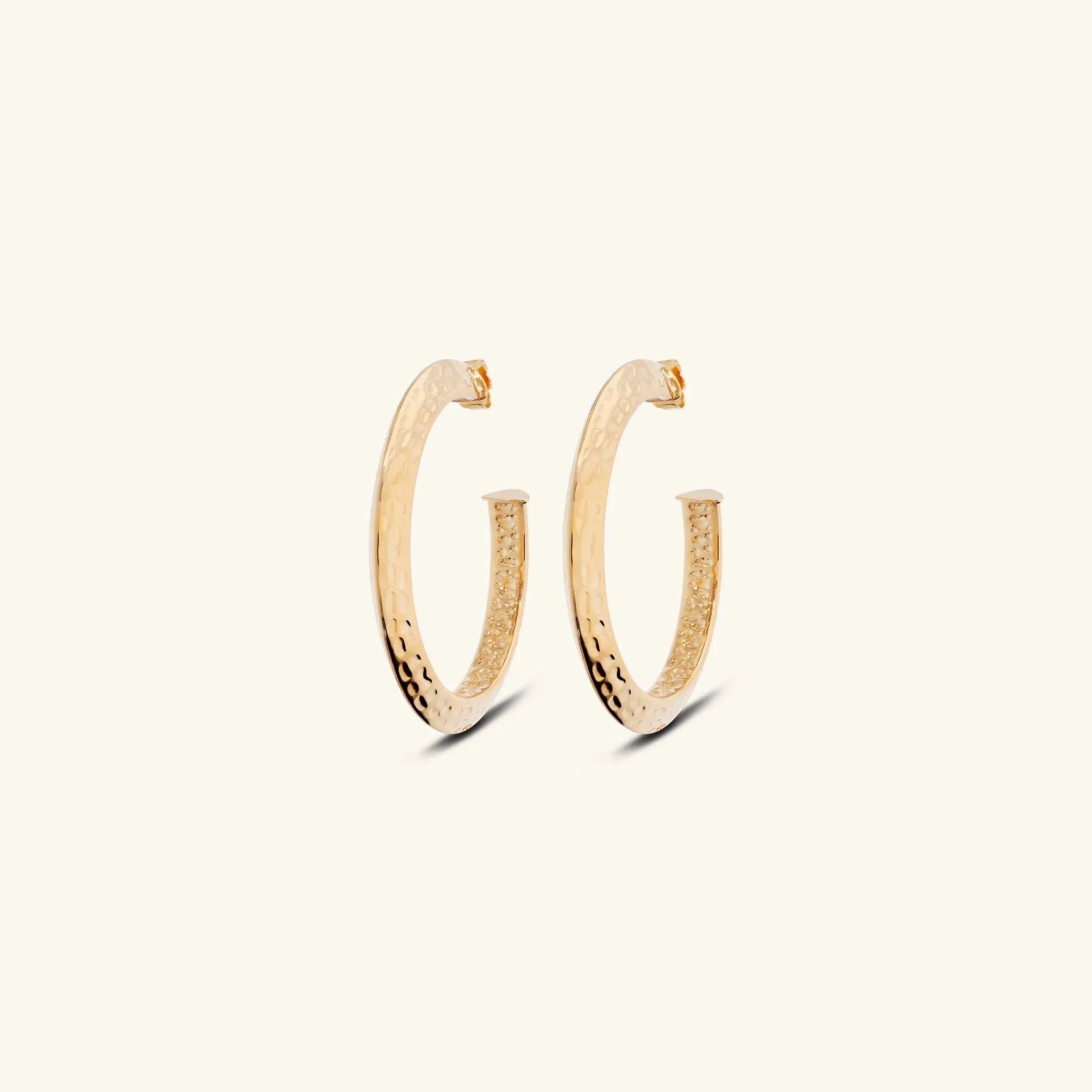 Boucles d'oreilles créoles martelées grandes section triangulaire
