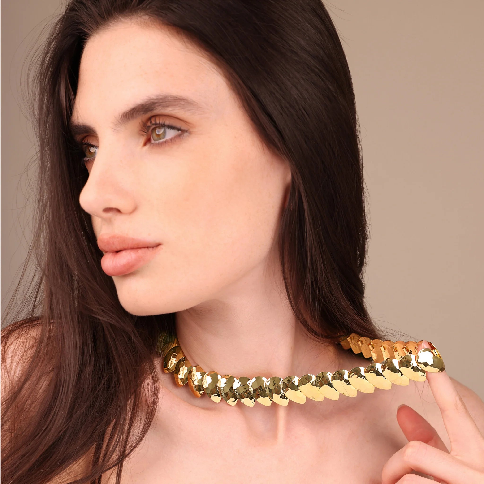 Collana con Elementi a Goccia Martellati
