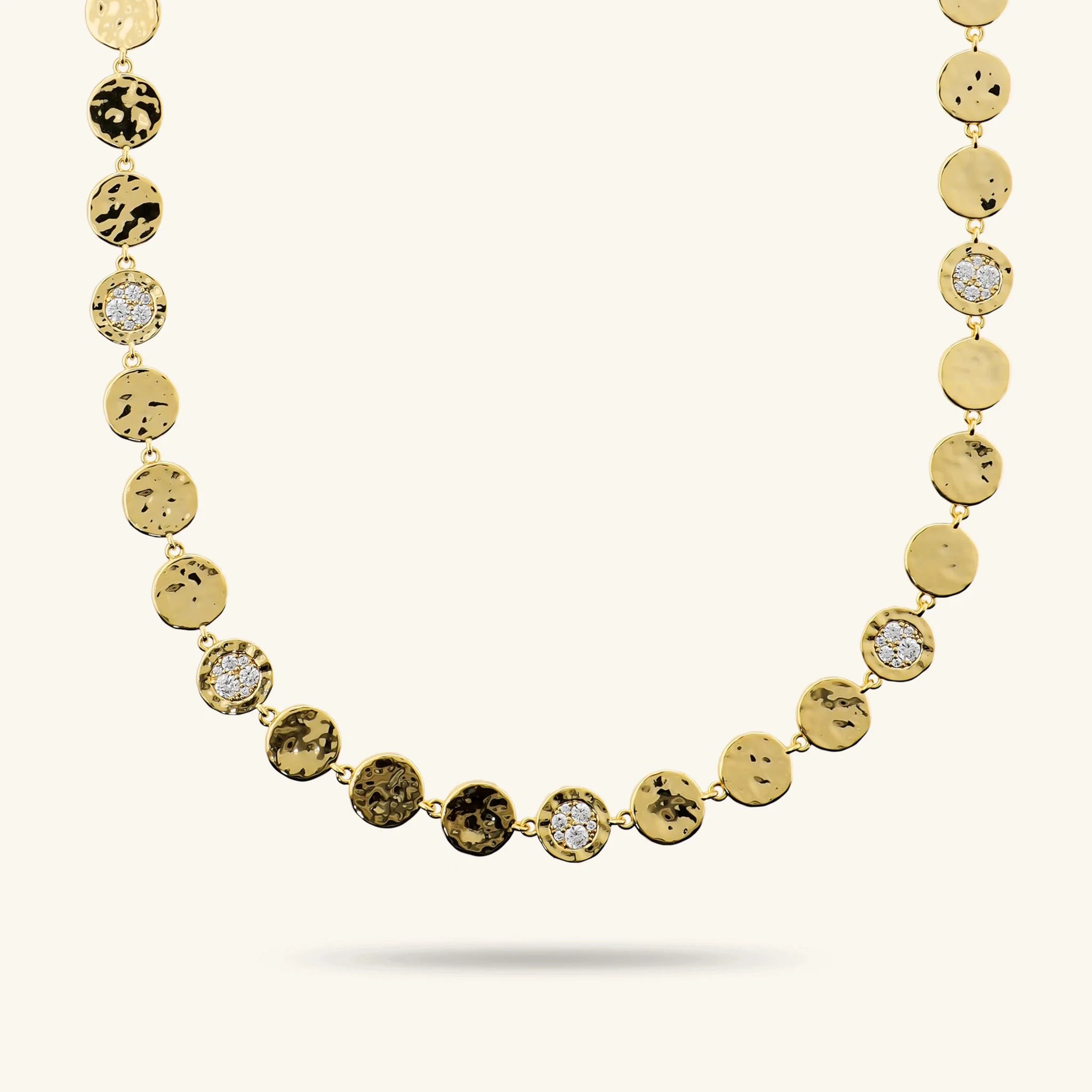 Goldene Eklipse-Halskette mit Cubic-Zirconia-Pavé