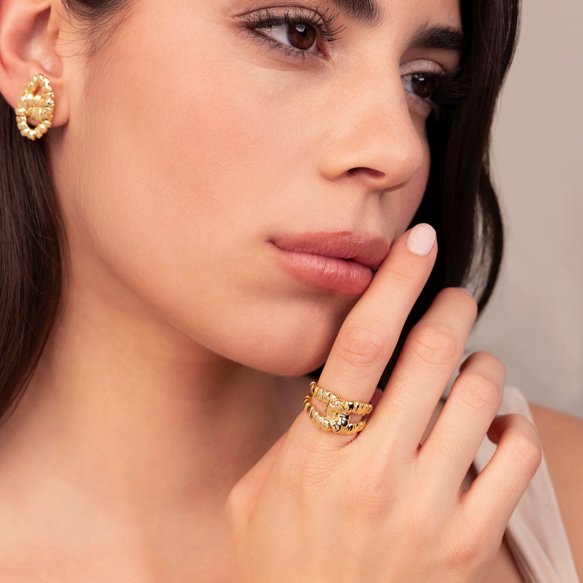 Ring with Rope Knot Texture