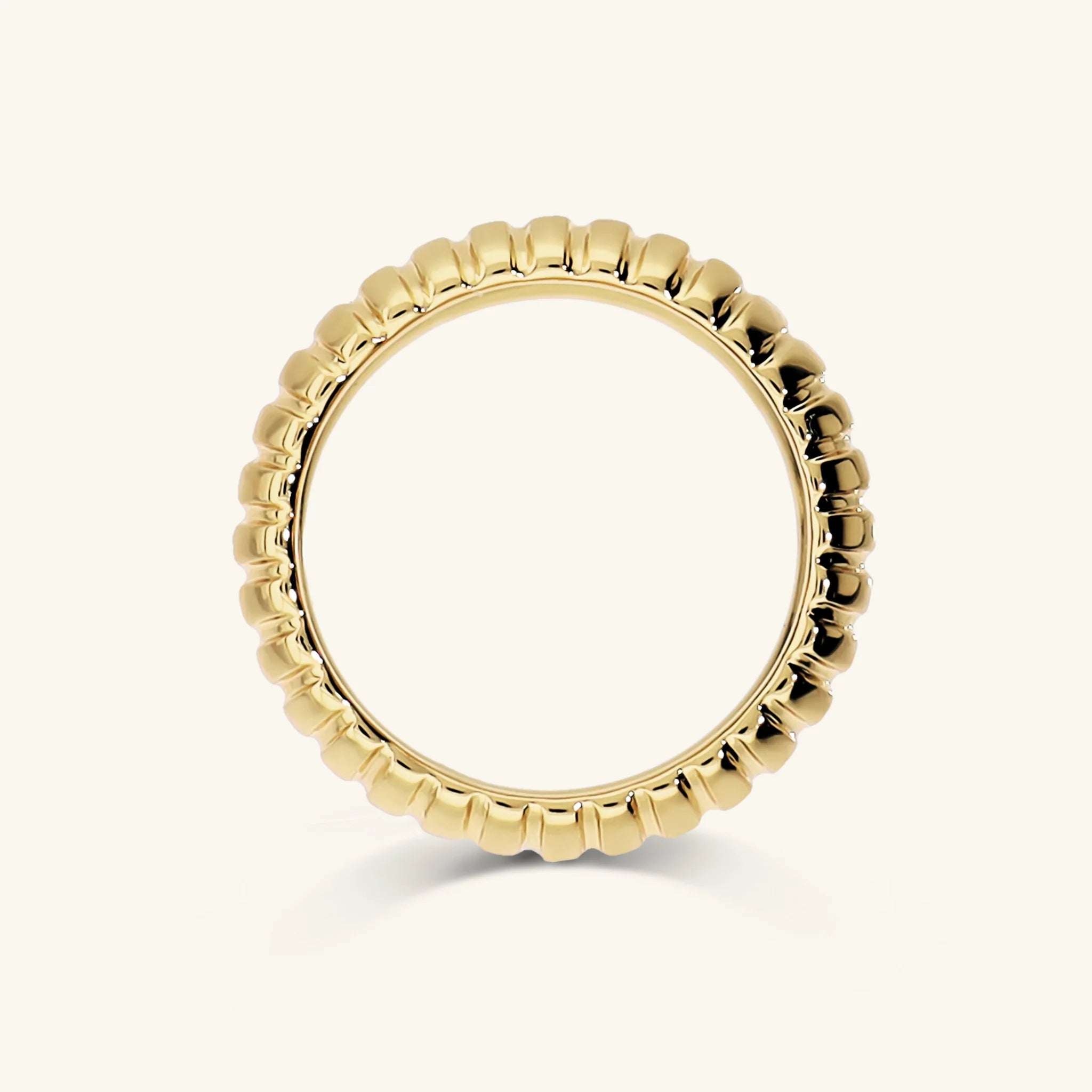 Bague large avec finition plissée plaquée or 18 carats