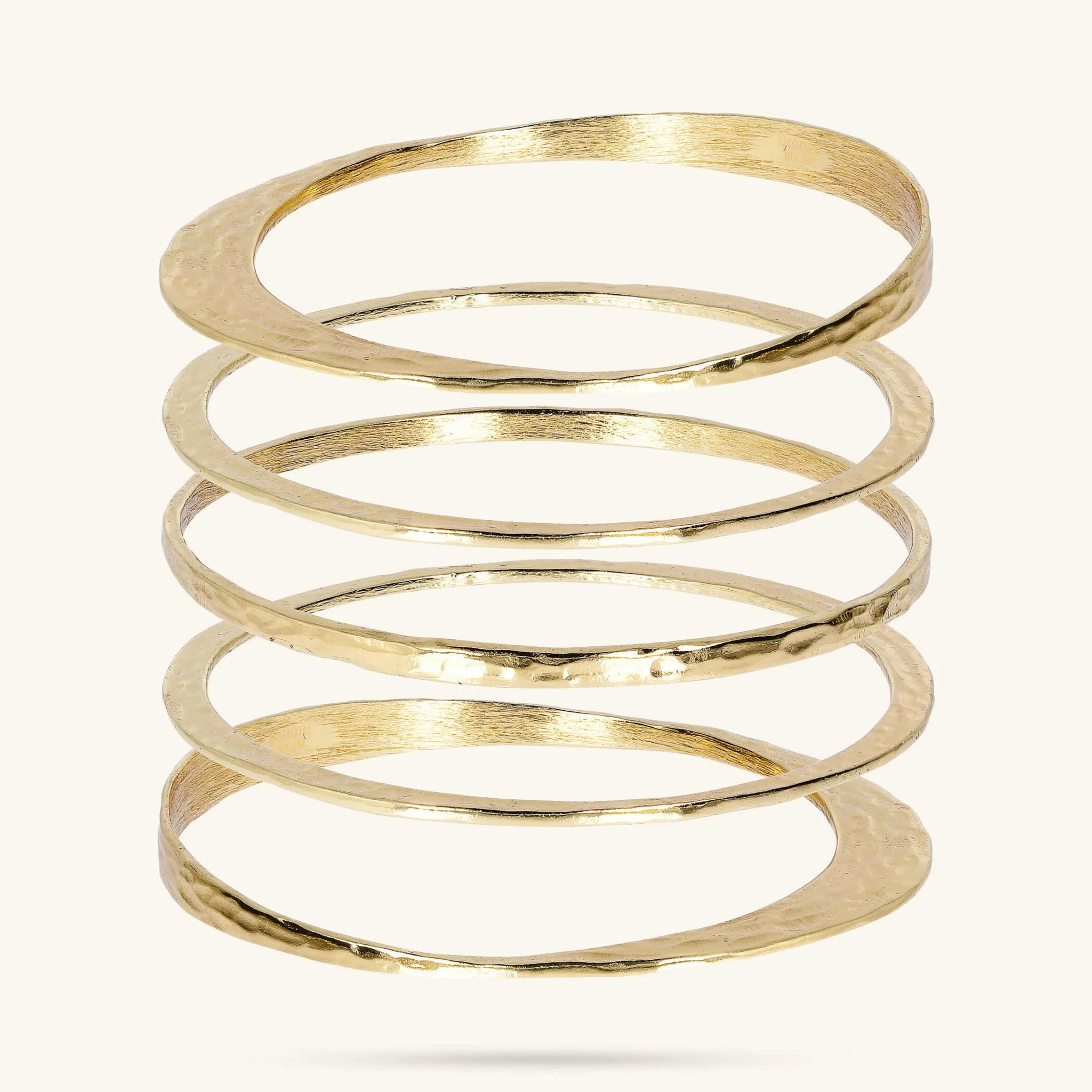 Set aus gehämmerten Slave-Armbändern  