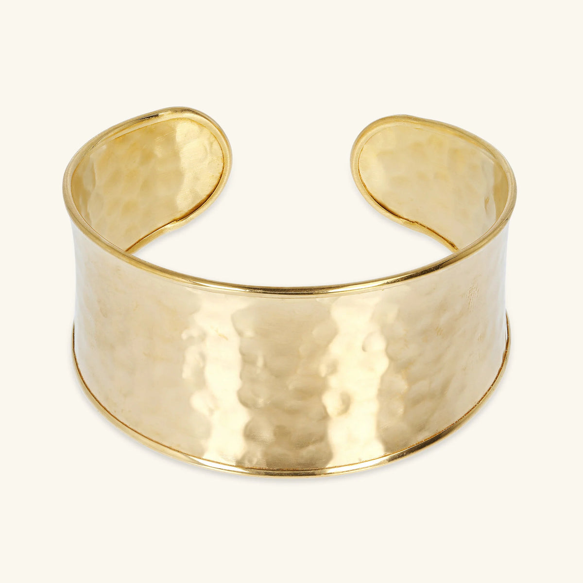 Bracciale Rigido a Fascia con Bordi in Rilievo Martellato