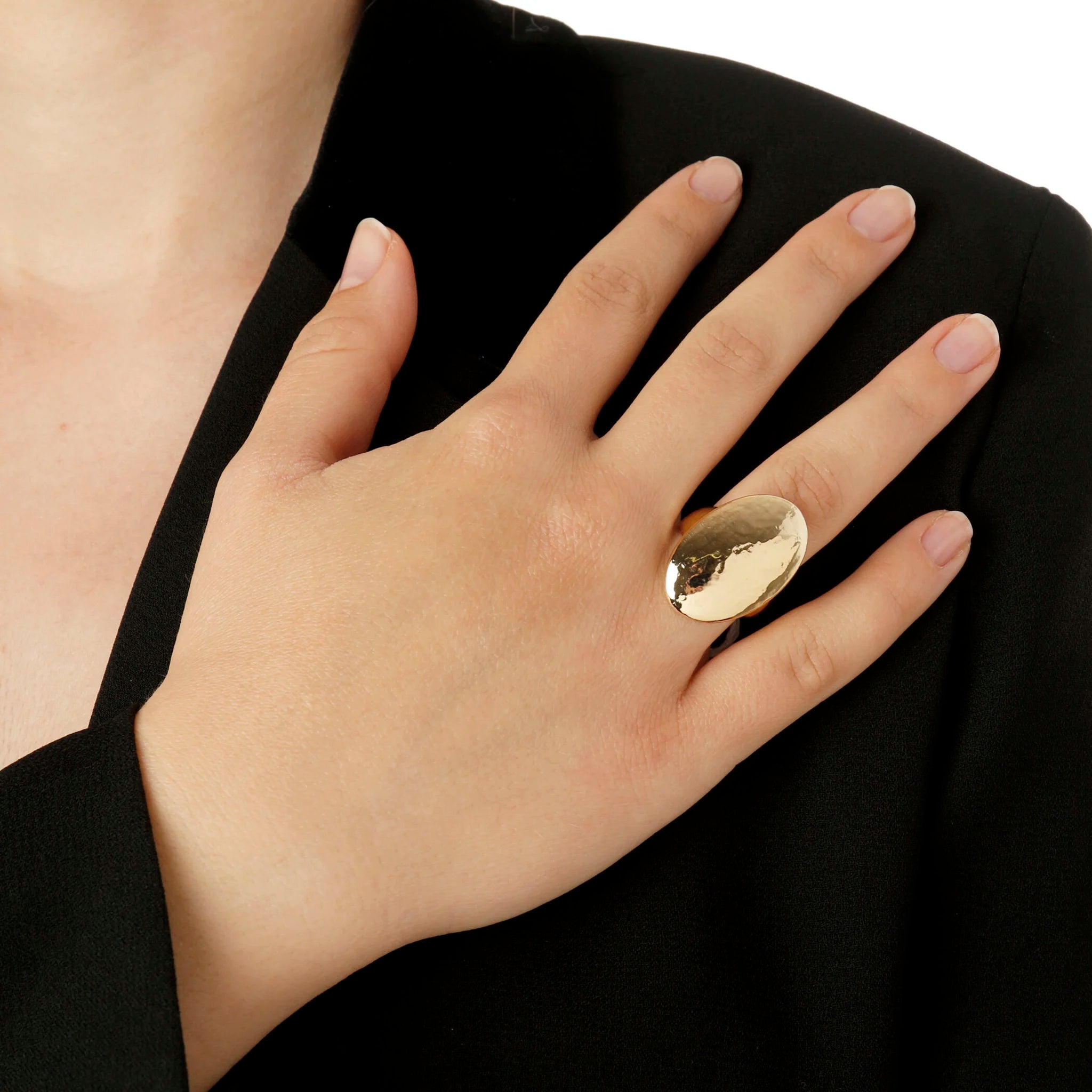 Anello Chevalier Martellato Forma Ovale