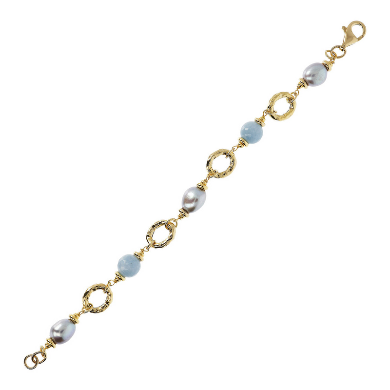 Armband mit gehämmerten Ringen mit hellblauem Quarzit und grauen Süßwasserperlen