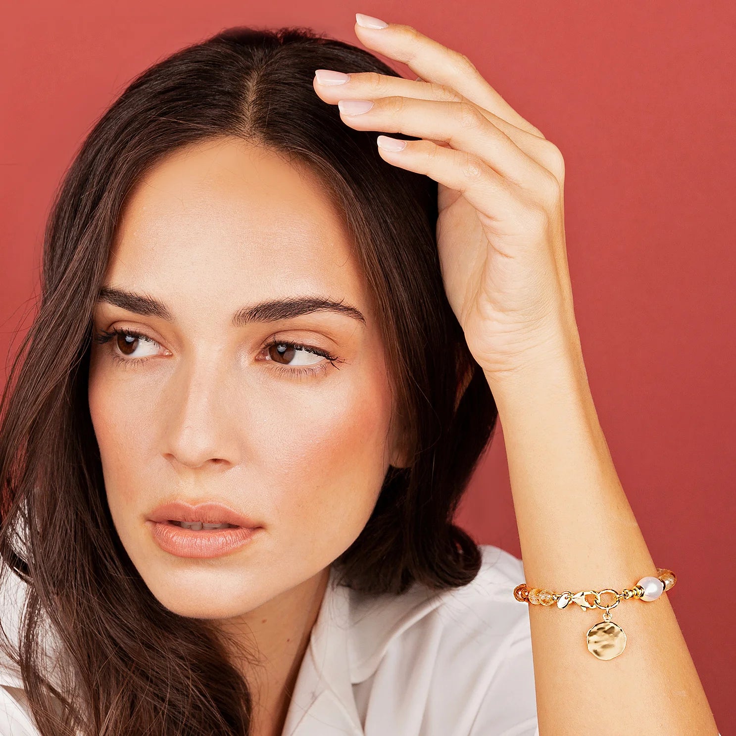 Bracciale con Pietre Naturali Pendente Martellato e Perla Barocca Bianca d'Acqua Dolce Ø 9/10 mm