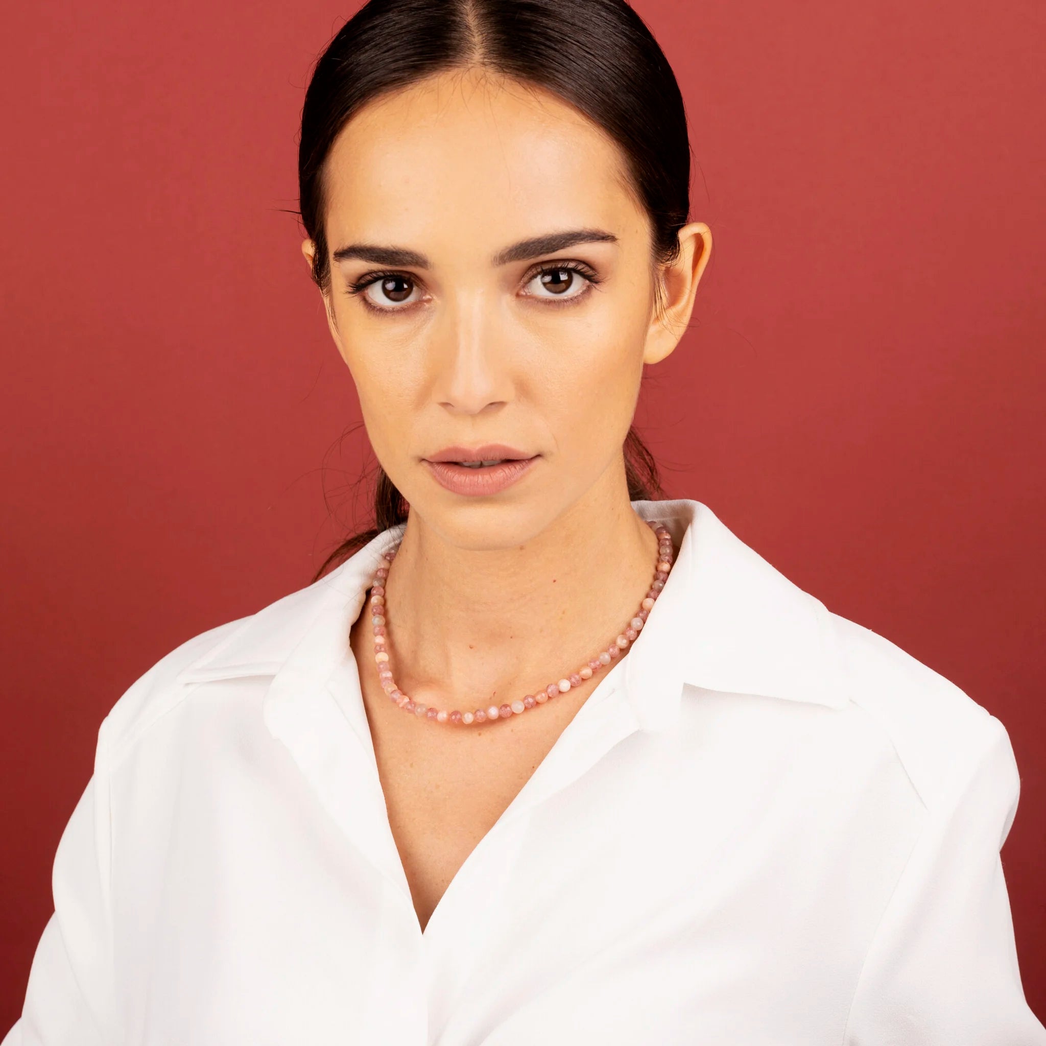 Choker Necklace with Natural Stones, Hammered Pendant and White Baroque Freshwater Pearl Ø 9/10 mm