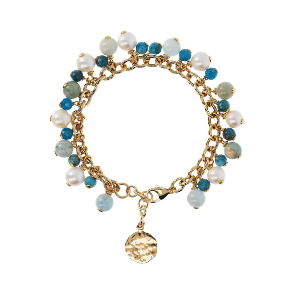 Armband mit Anhängern aus Natursteinen und weißen Perlen