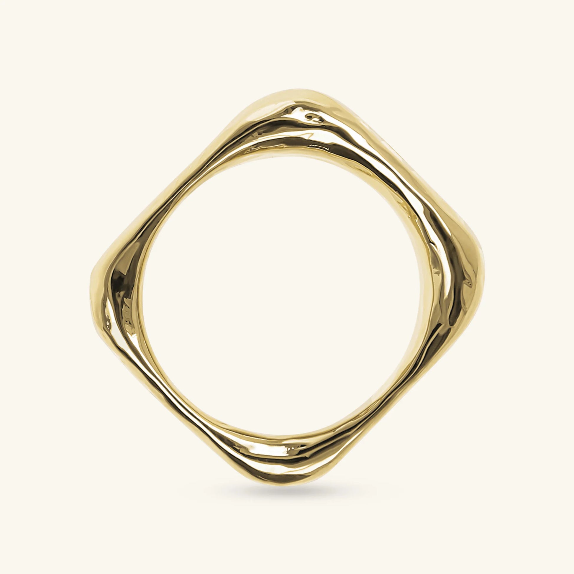 Quadratischer gehämmerter Bandring