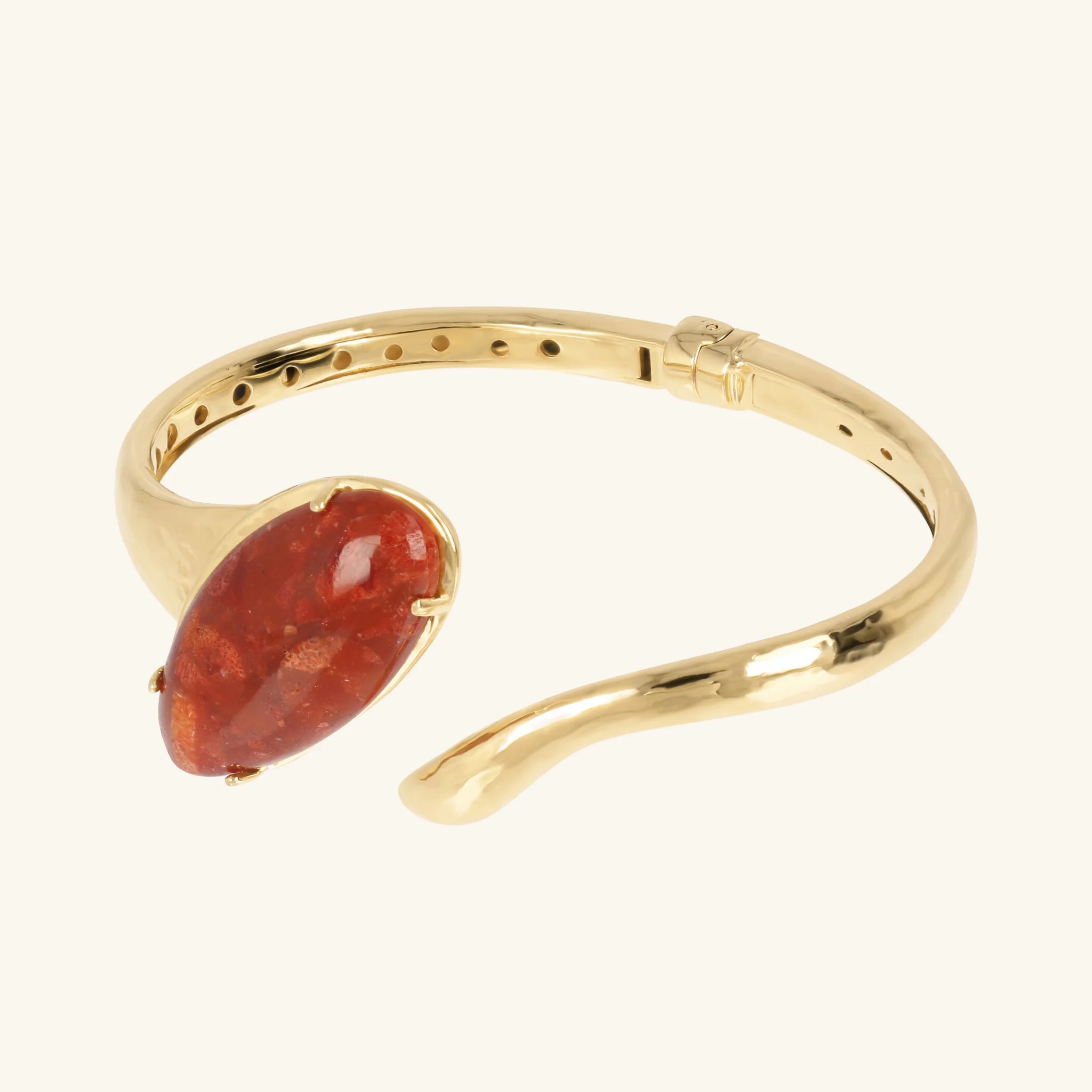 Bracelet rigide au design asymétrique avec pierre naturelle ovale