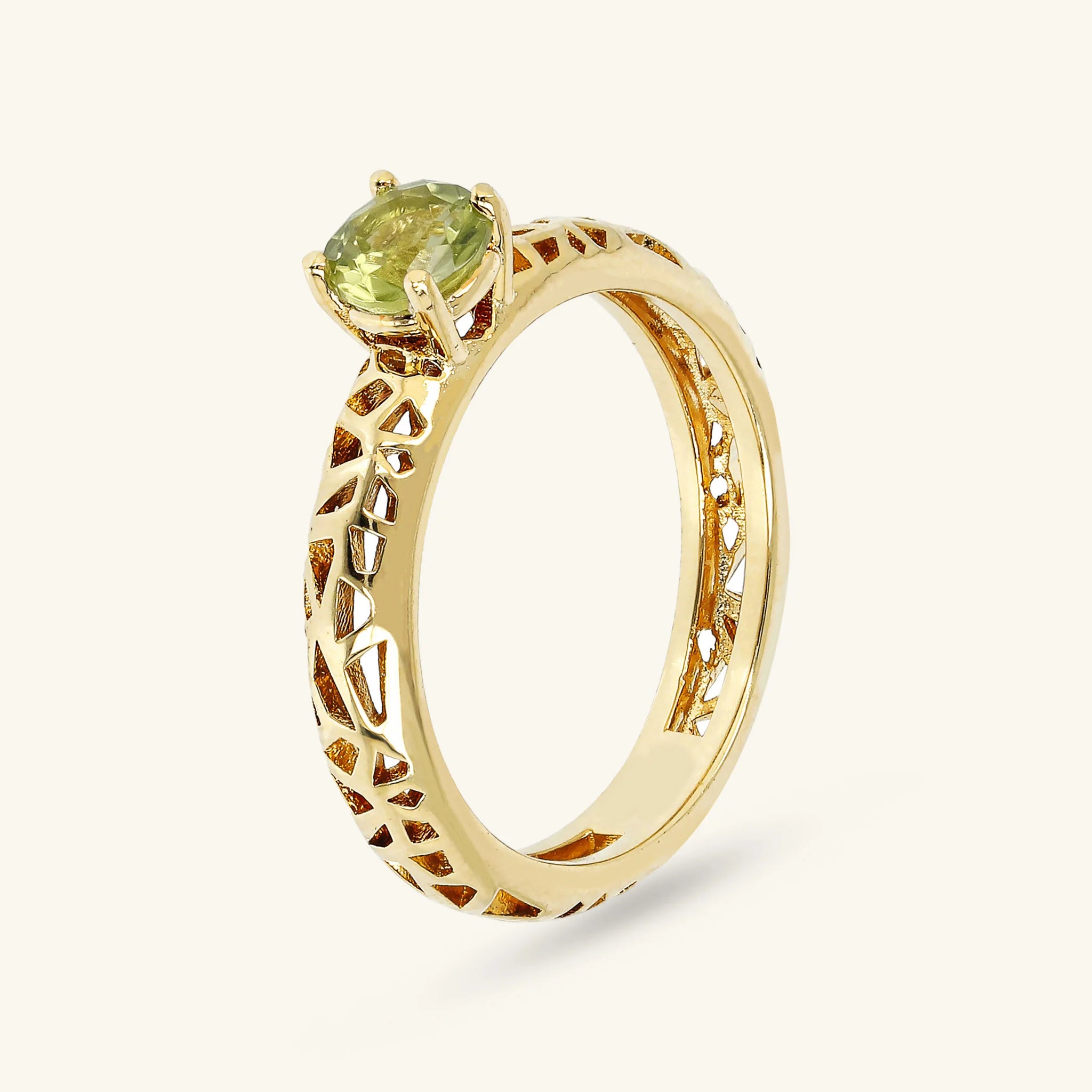 Solitär-Ring aus 925er Silber, vergoldet mit 18 Karat Gelbgold, mit Naturstein