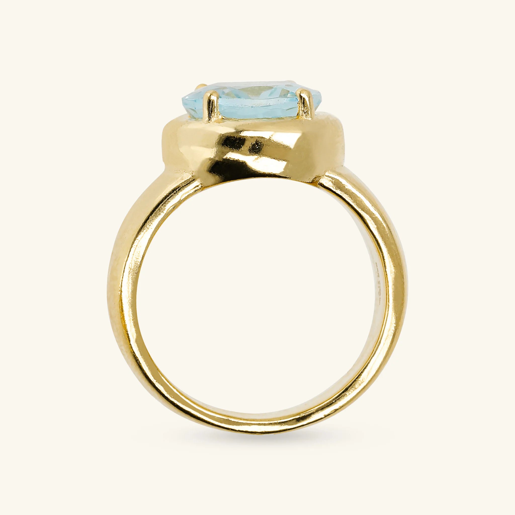 Anello Cocktail Martellato in Argento 925 placcato Oro Giallo 18Kt con Pietra Naturale Ovale