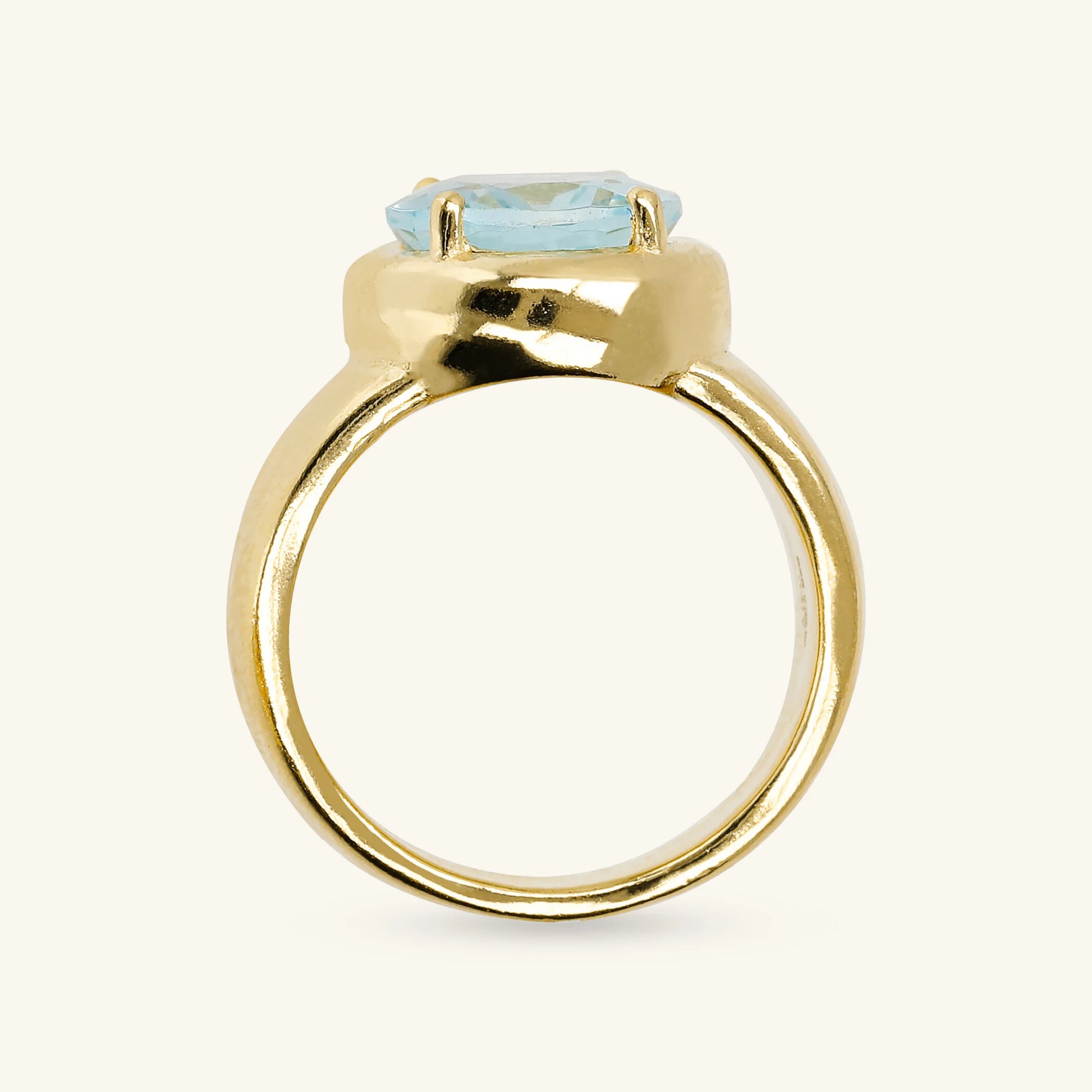 Anello Cocktail Martellato in Argento 925 placcato Oro Giallo 18Kt con Pietra Naturale Ovale