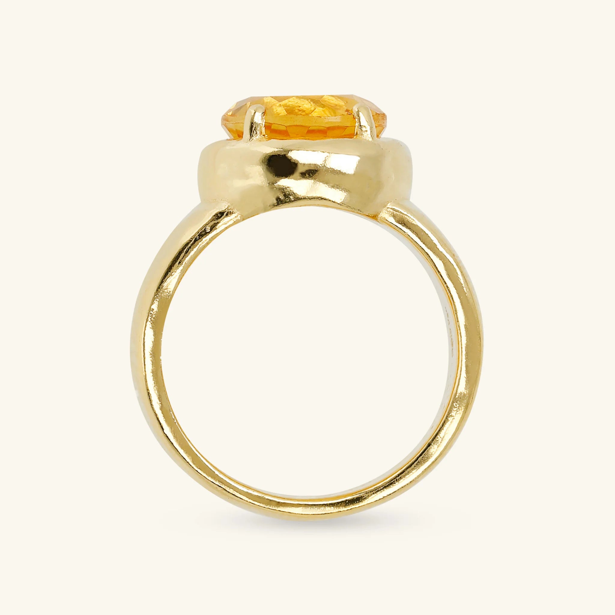 Anello Cocktail Martellato in Argento 925 placcato Oro Giallo 18Kt con Pietra Naturale Ovale