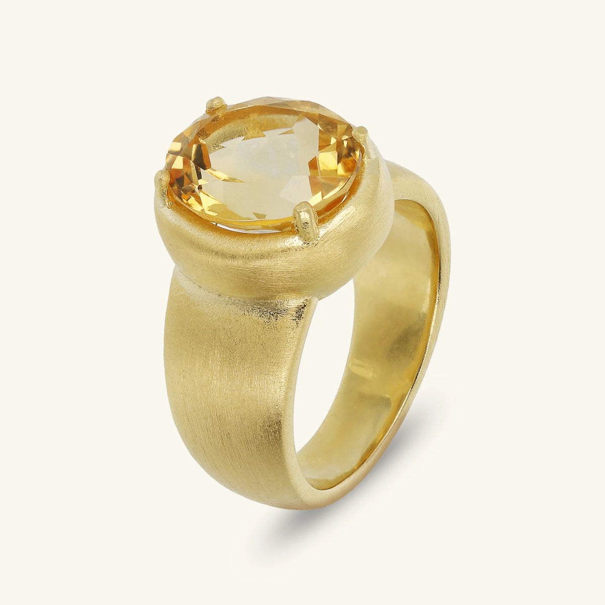 925 Sterling Silber 18kt Gelbgold plattiert Satin Cocktail Ring mit ovalem Naturstein