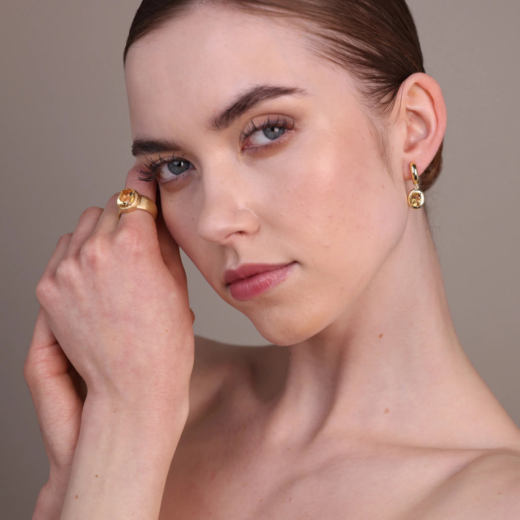 Anello Cocktail Satinato in Argento 925 Placcato Oro Giallo 18kt con Pietra Naturale Ovale