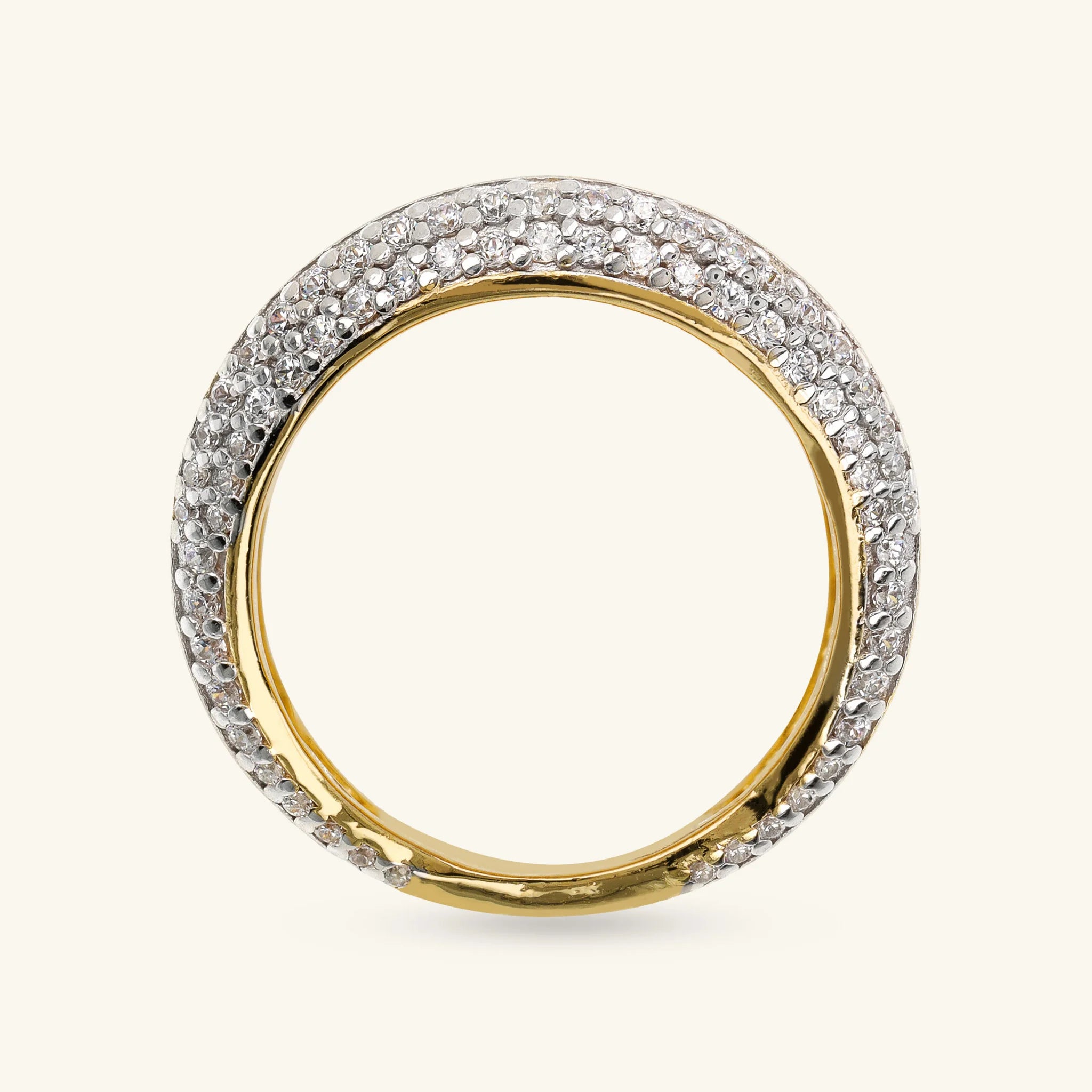 Anello a Fascia Martellato Eclissi Dorata con Pavé di Cubic Zirconia