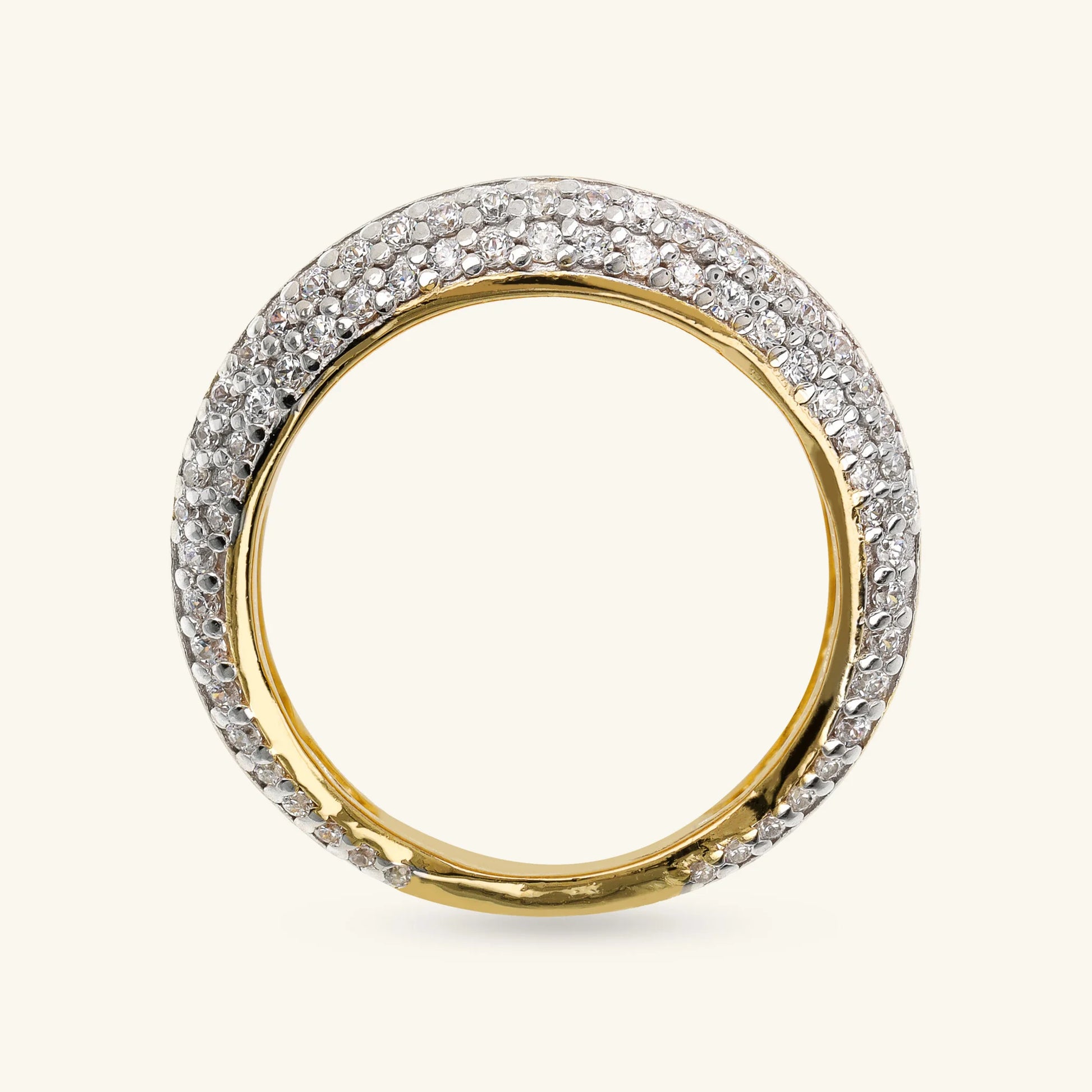 Anello a Fascia Martellato Eclissi Dorata con Pavé di Cubic Zirconia