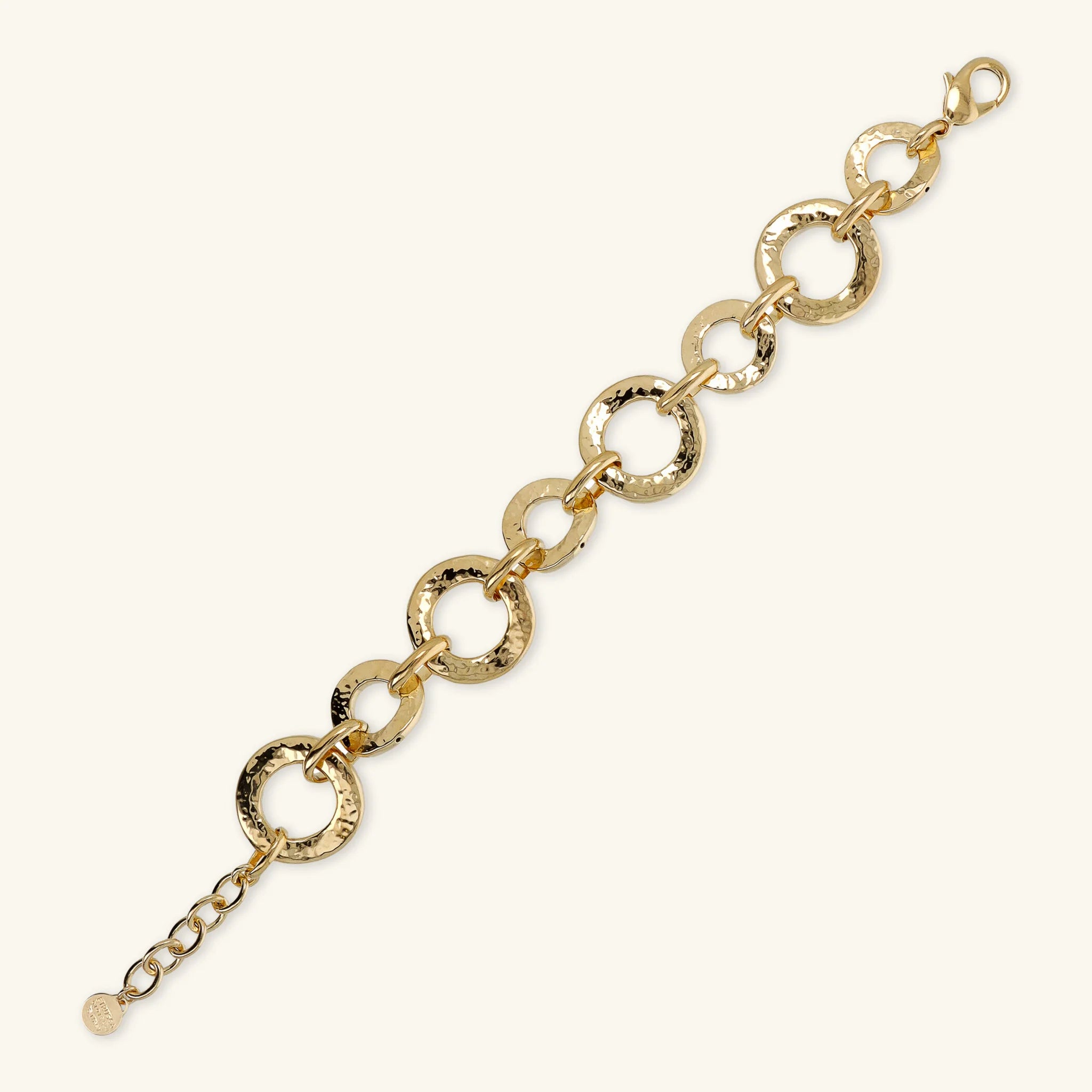 Hammerschlag-Armband mit abgestuften Ringgliedern