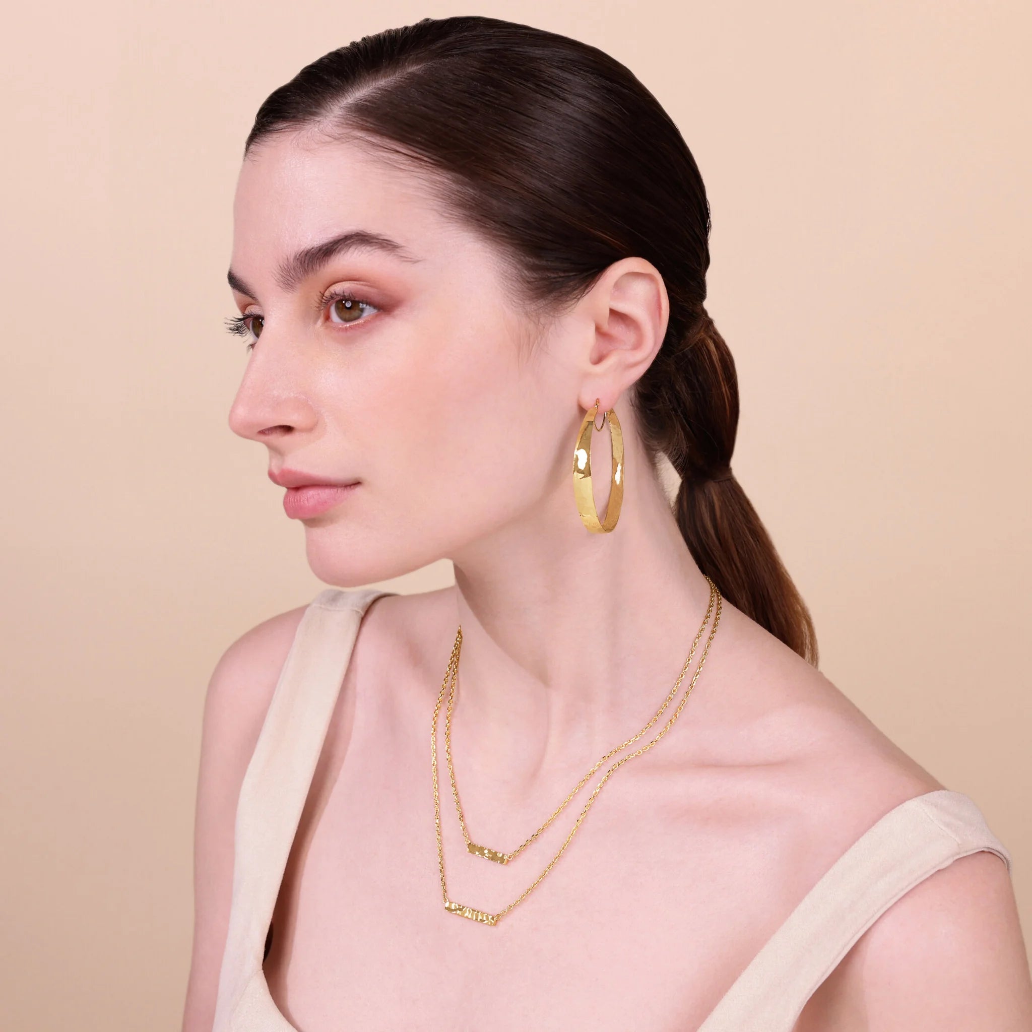 Collana Multifilo Graduata con Placchette Martellate