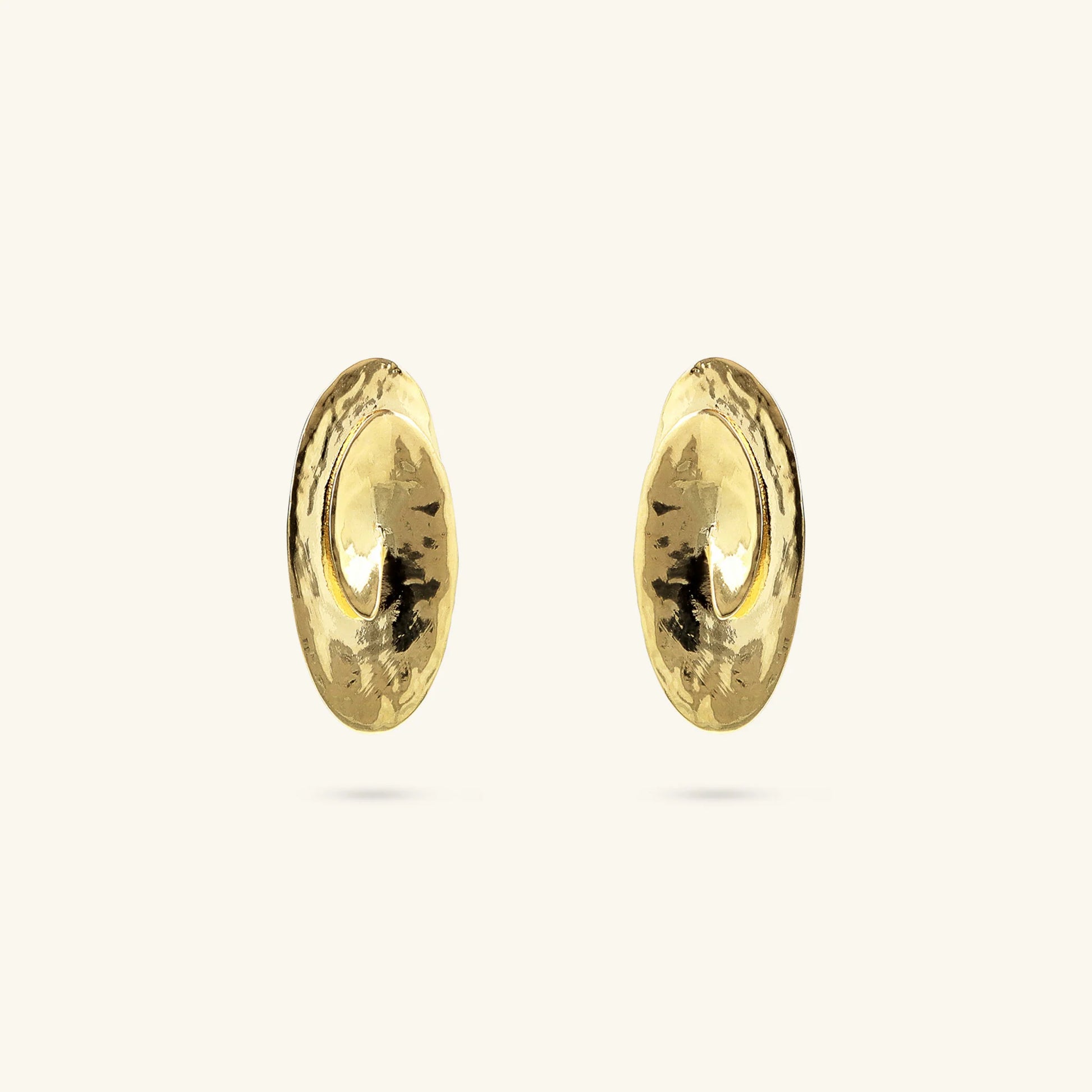 Orecchini a Lobo Ovali Martellati Design Spirale