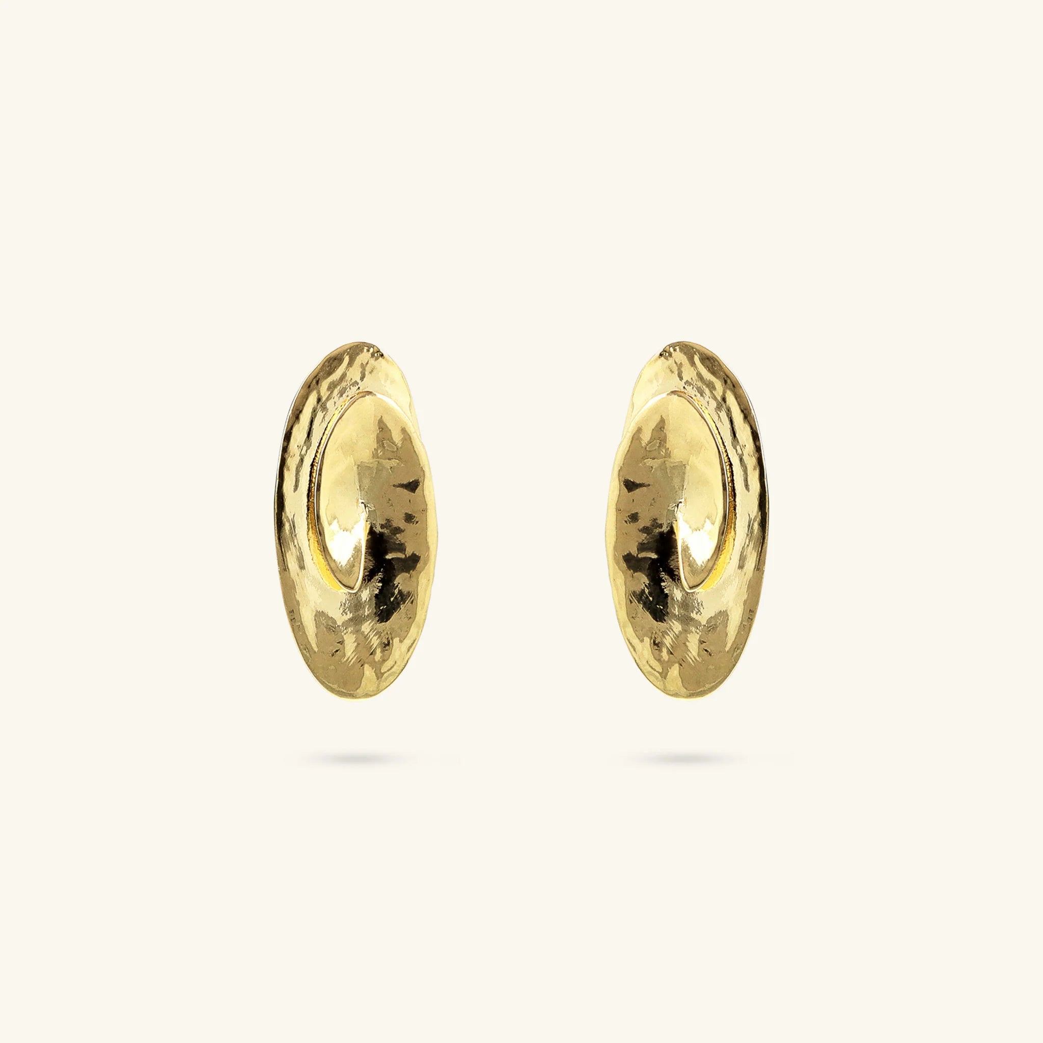 Orecchini a Lobo Ovali Martellati Design Spirale