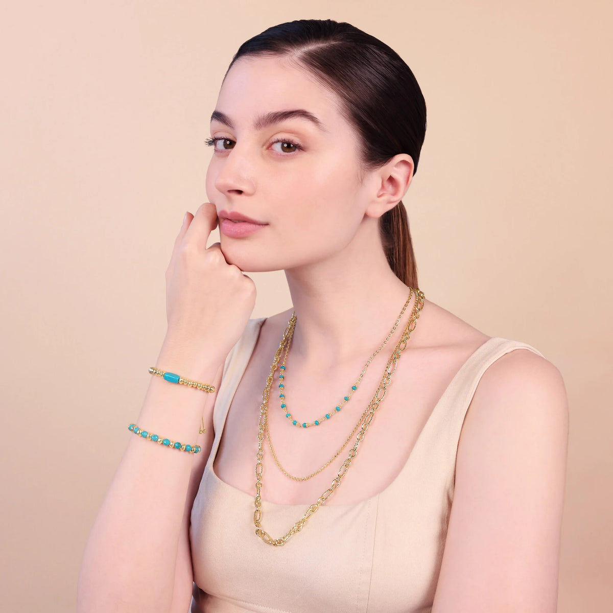 Bracciale Regolabile con Rondelle Martellate e Pietra Naturale Magnesite