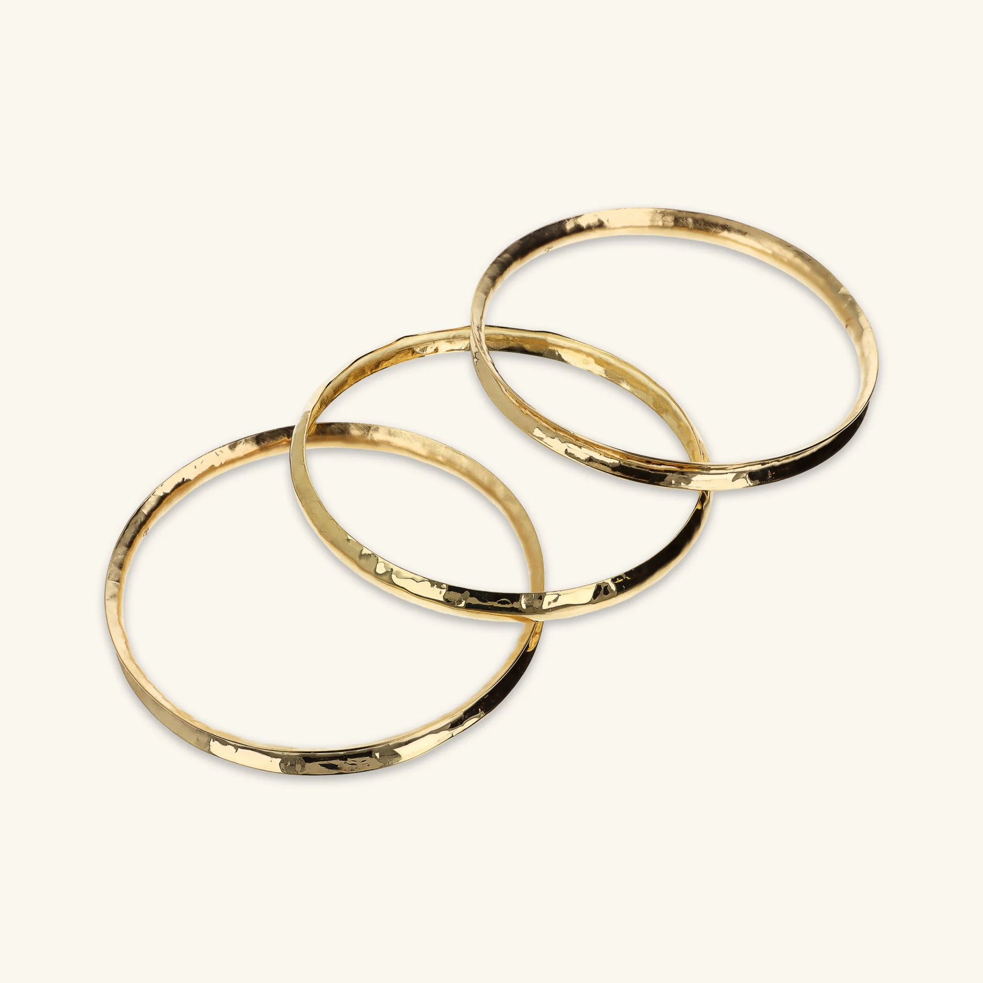 Ensemble de trois bracelets rigides concaves martelés