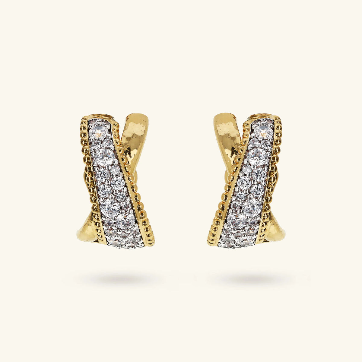Orecchini a Cerchio con Incrocio in Pavé di Cubic Zirconia