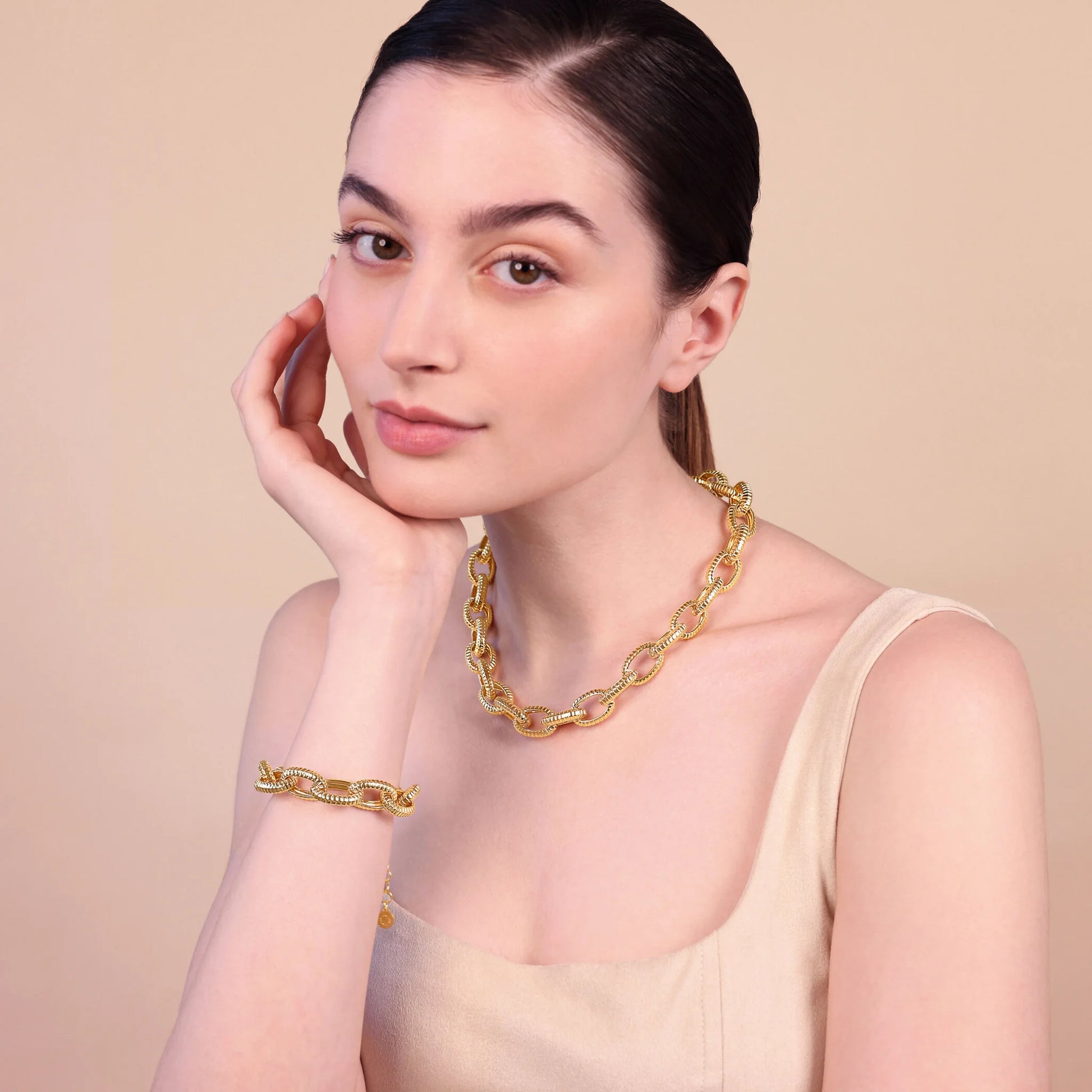 Oval Mesh Crew Necklace with Striped Texture