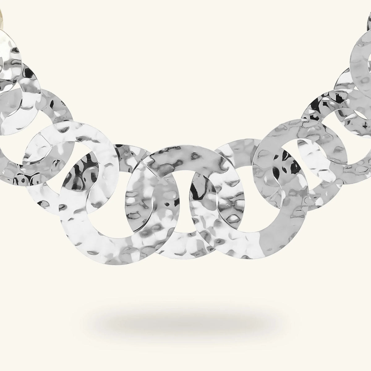 Collier gradué avec maillons disque martelés  