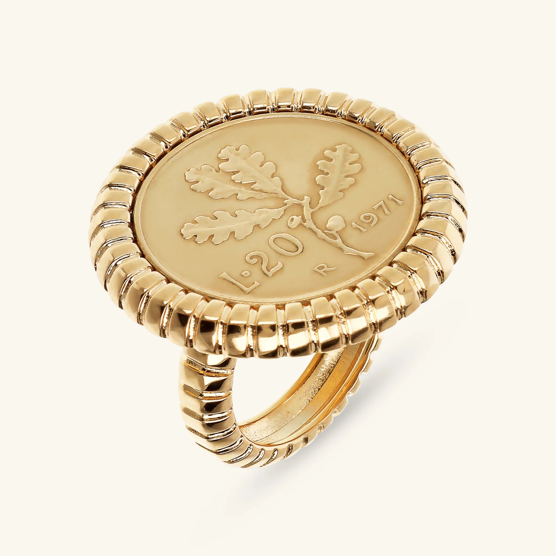 Cocktail-Ring mit geriffelter Textur und Münze  