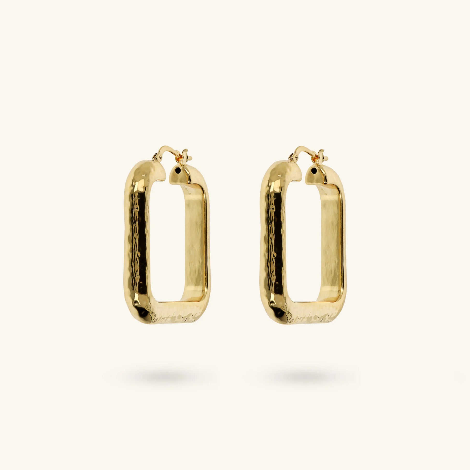 Boucles d'oreilles carrées martelées  