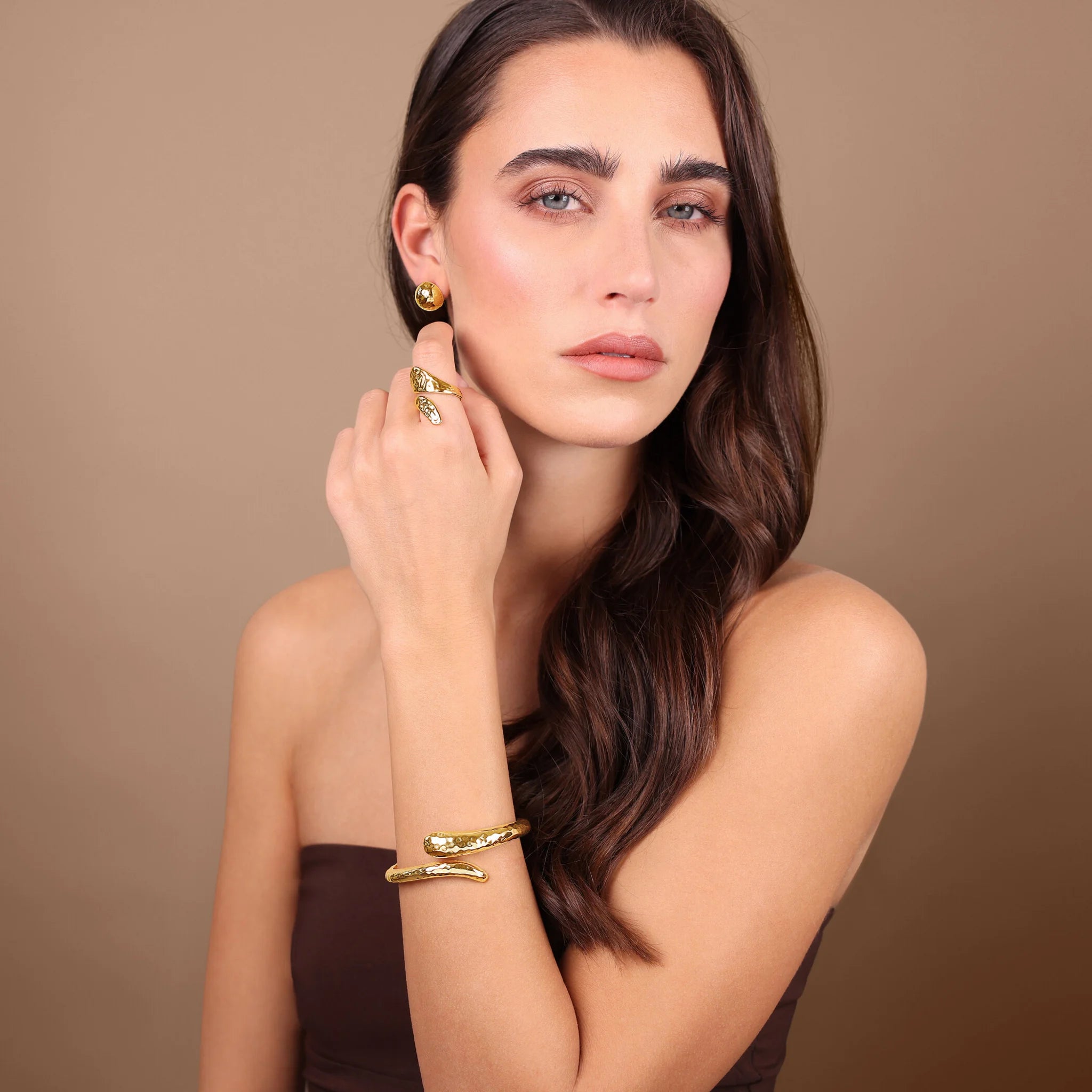 Hammered Gold Contrarié Ring