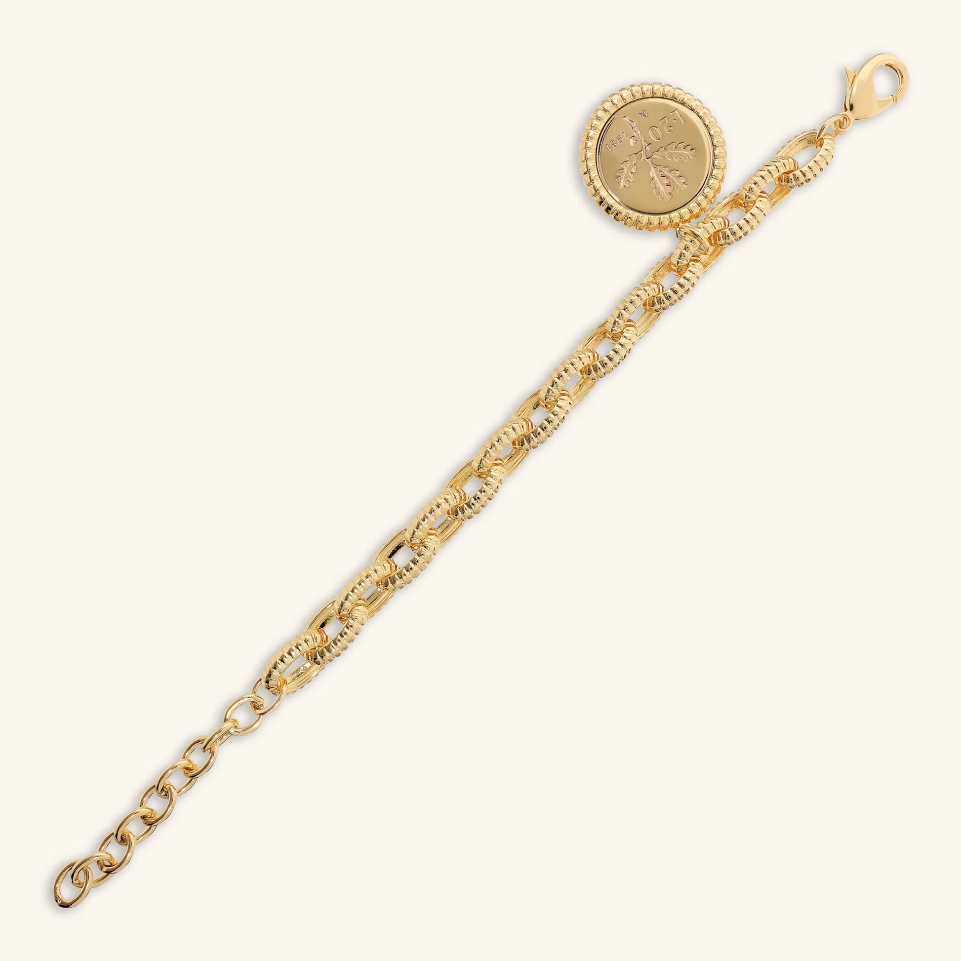 Bracelet maillons ovales texture striée avec pendentif pièce  