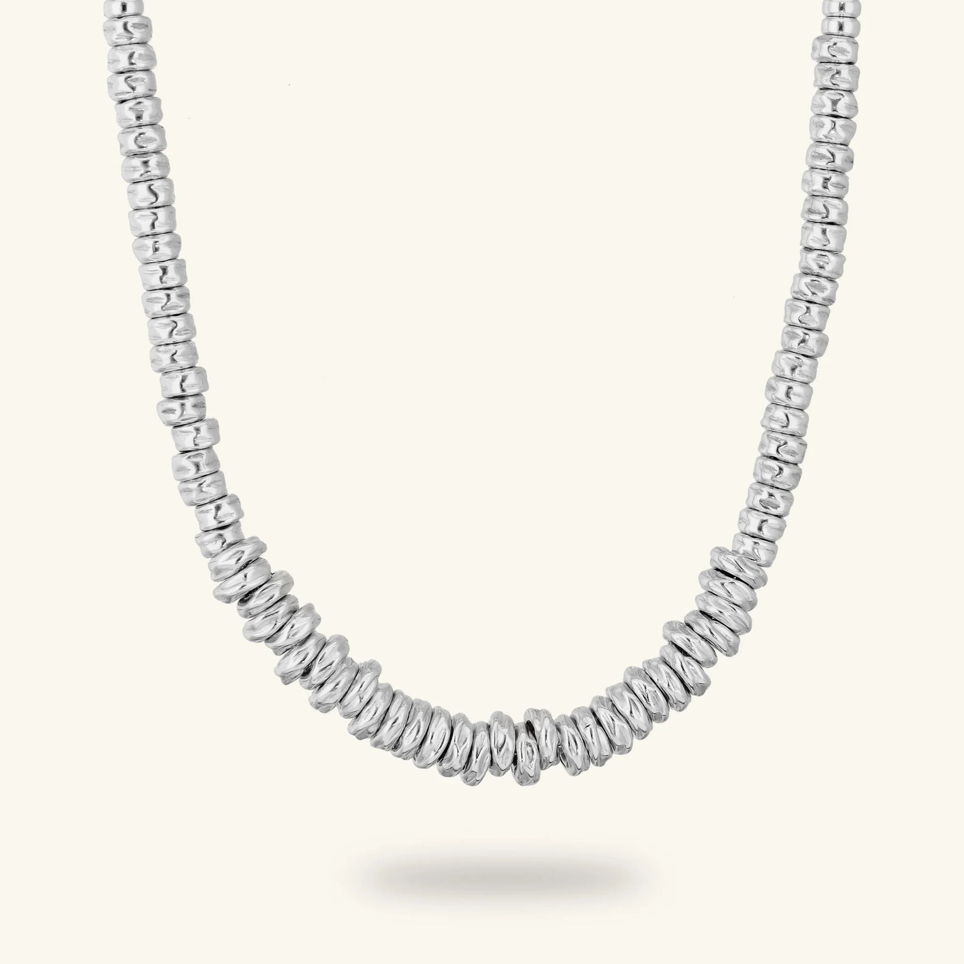 Collana Girocollo con Rondelle Martellate e Sfere Lucide