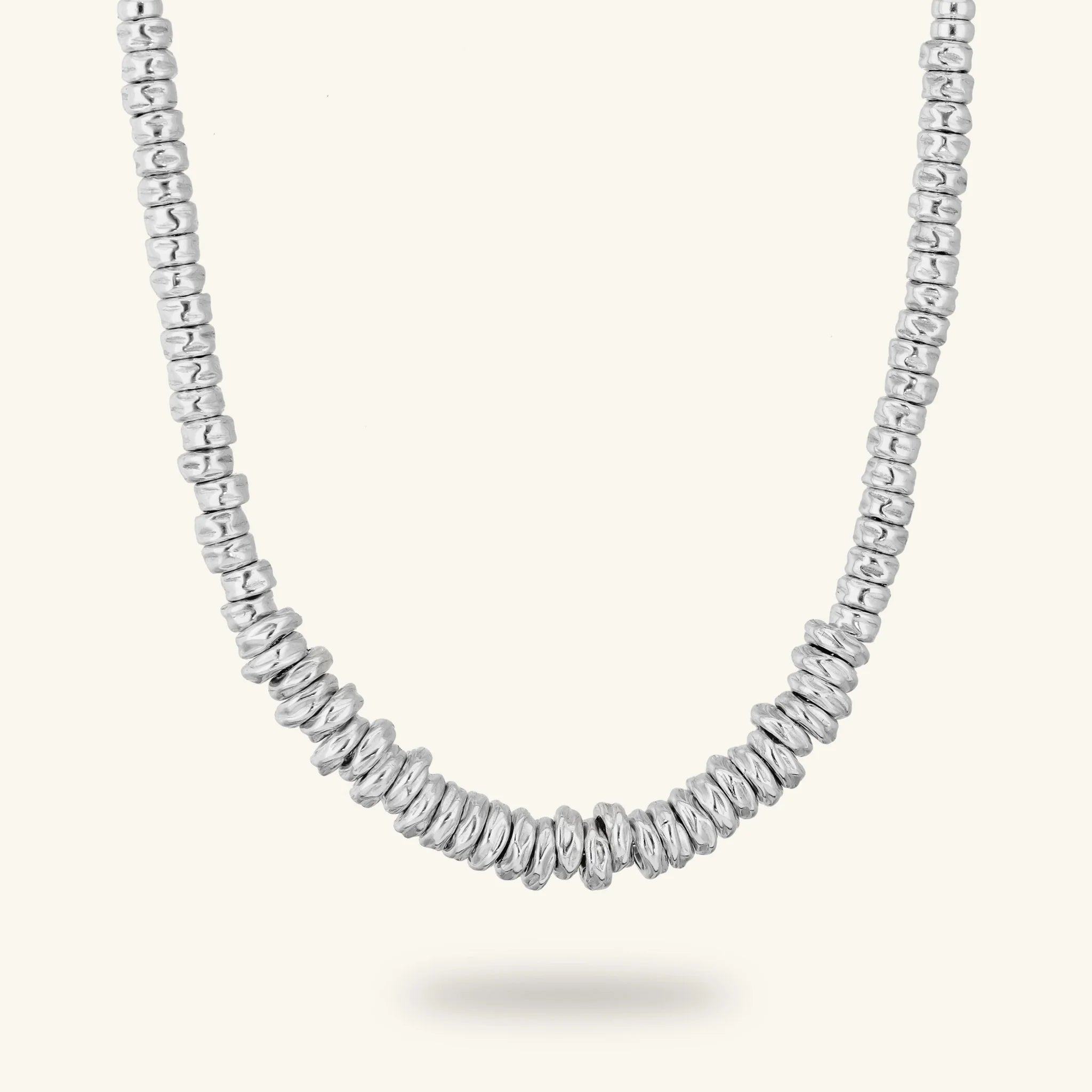 Collana Girocollo con Rondelle Martellate e Sfere Lucide