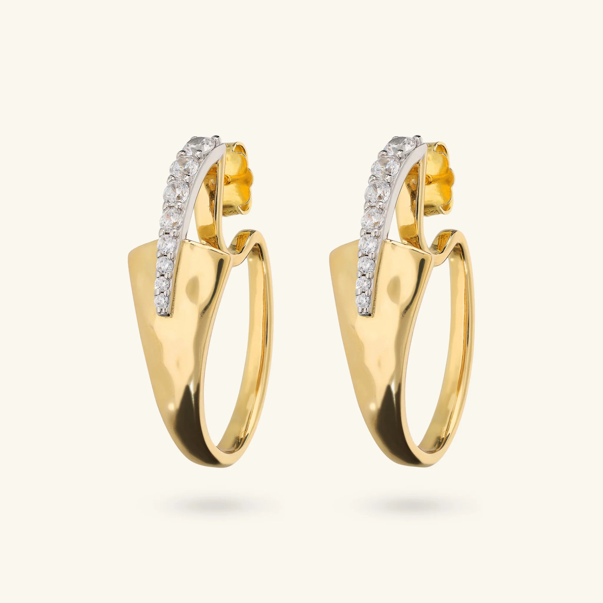 Orecchini Ovali Martellati con Pavé di Cubic Zirconia