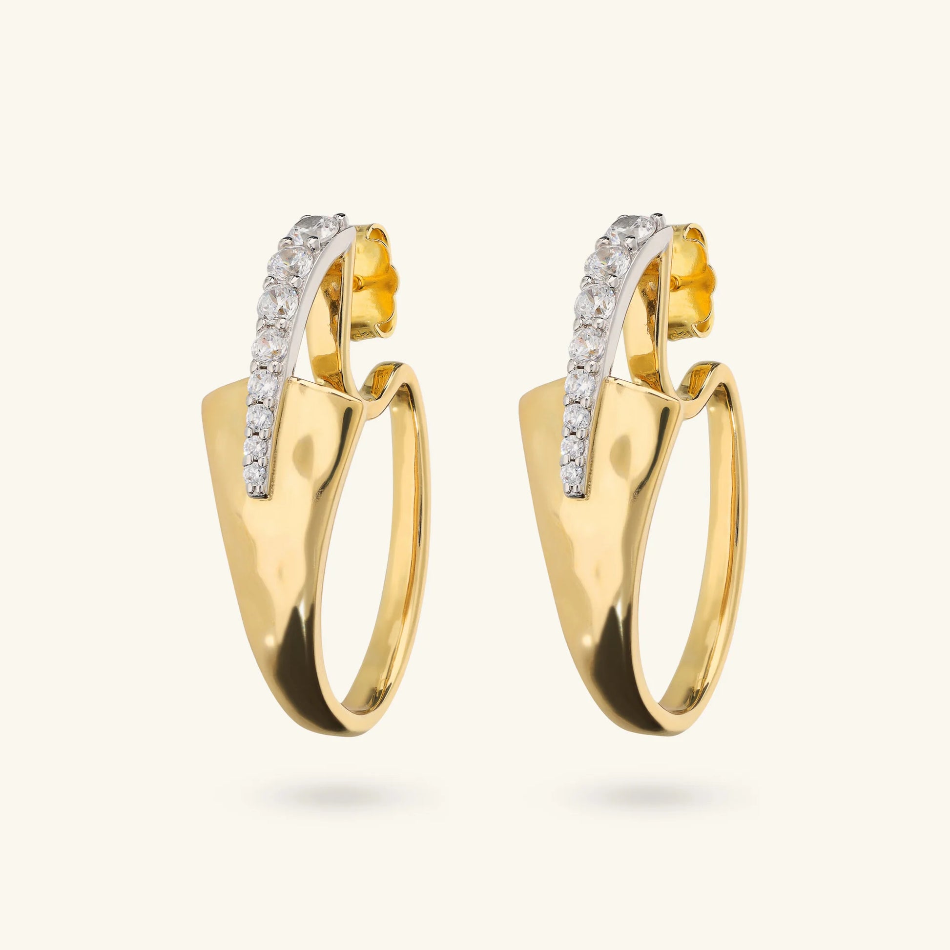 Orecchini Ovali Martellati con Pavé di Cubic Zirconia