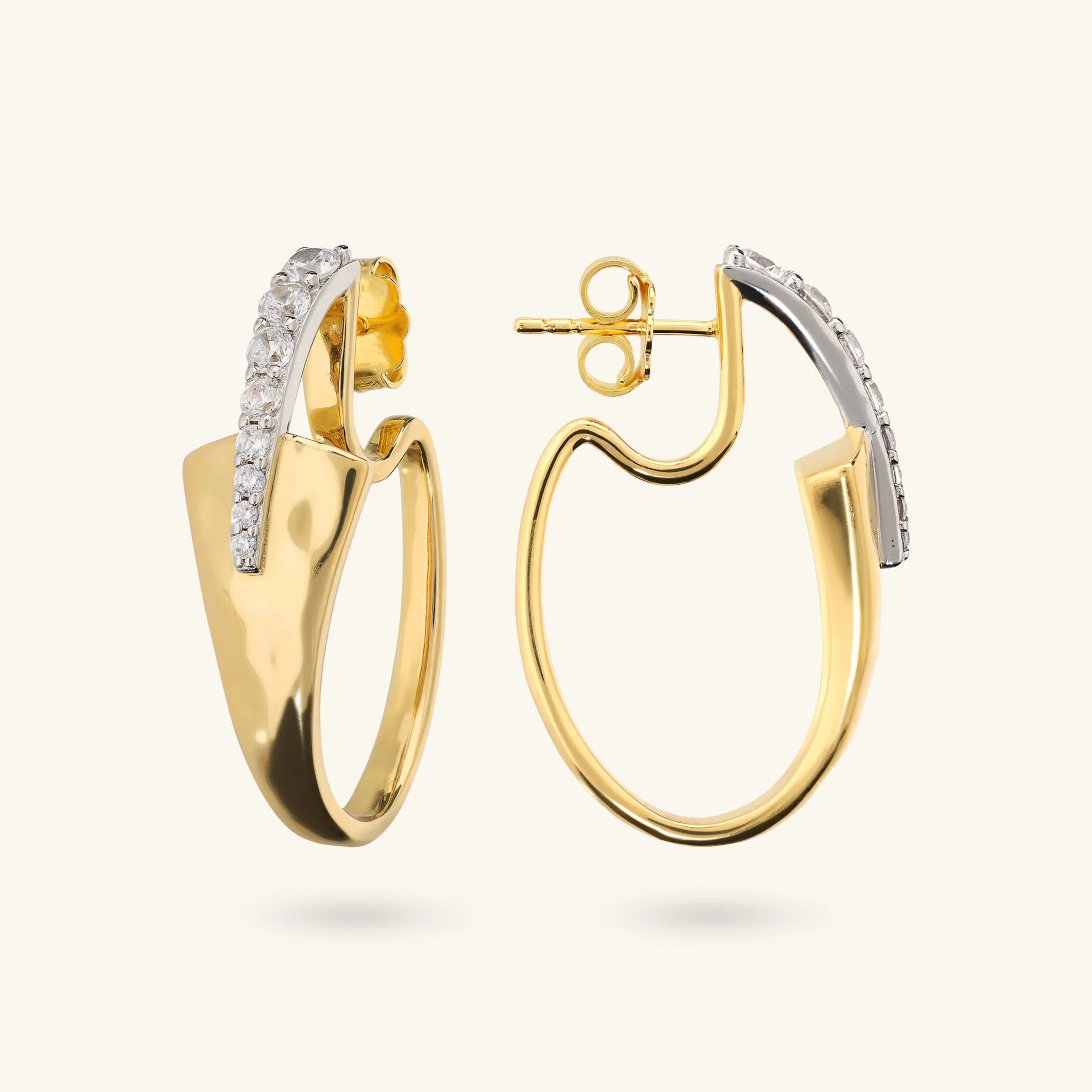 Orecchini Ovali Martellati con Pavé di Cubic Zirconia