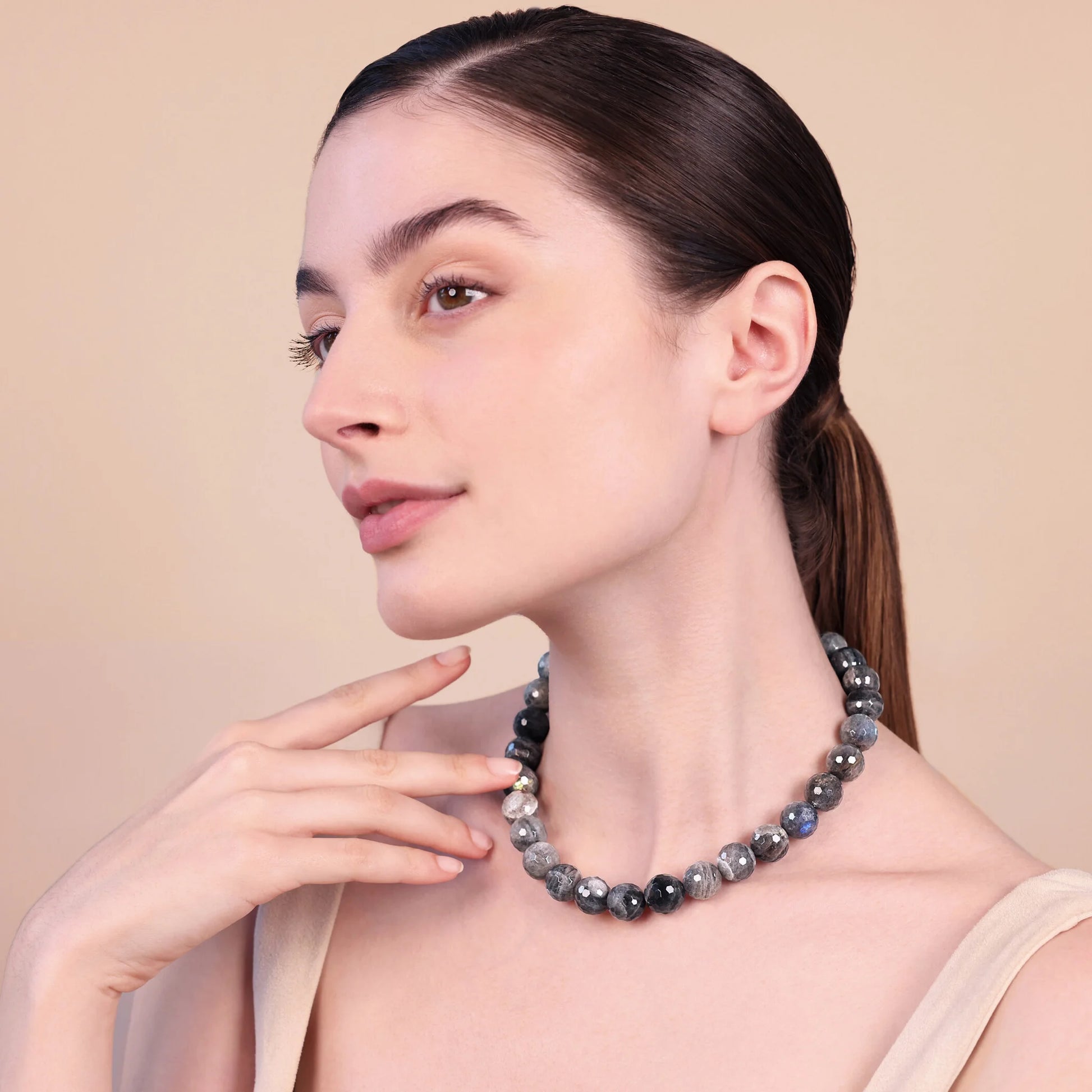 Collier ras du cou avec labradorite facettée en argent 925 plaqué or jaune 18 carats